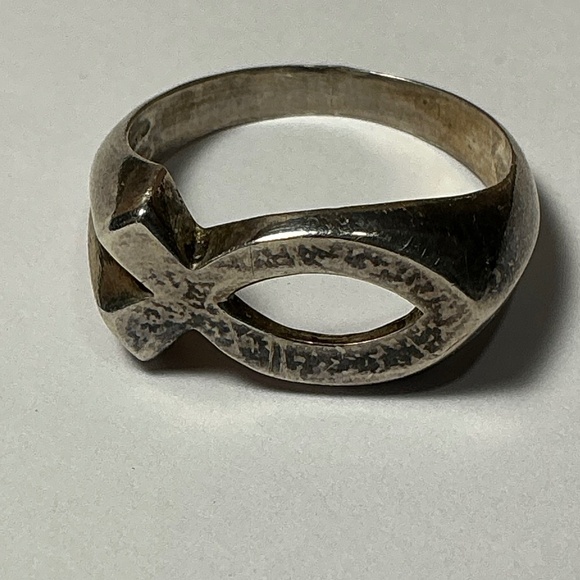 Sterling Silver Fish Ring. Size 7 - Picture 3 of 6